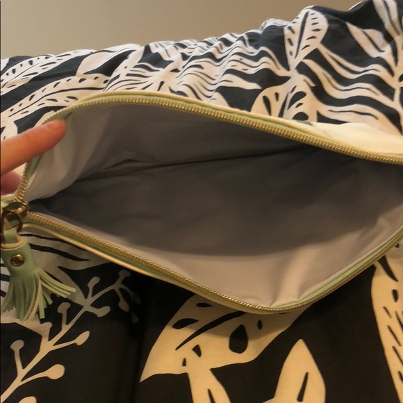 Looking Sharp Clutch/Wristlet! 🌵 - Picture 2 of 2